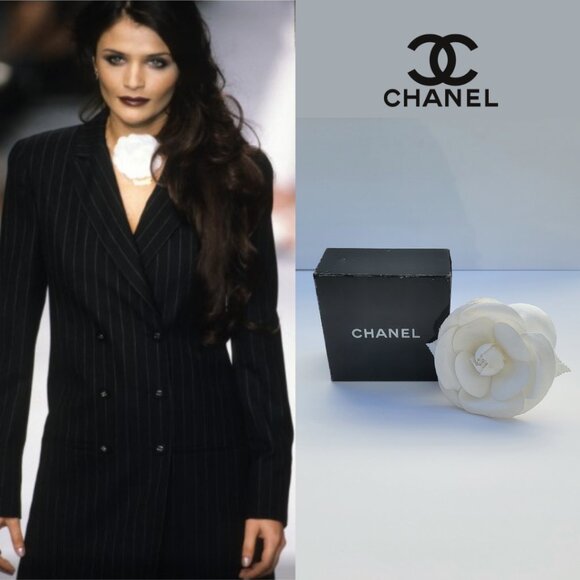 CHANEL classic large white fabric camellia corsage brooch pin. 4.25" wide. - Picture 15 of 15